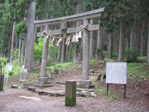 生出森八幡神社の鳥居