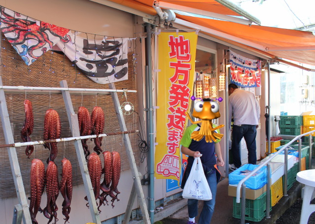 商店街の魚屋さん