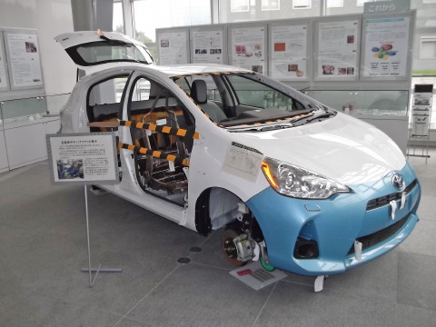 宮城県産業技術総合センターに展示してあるハイブリッドカーのカットモデル