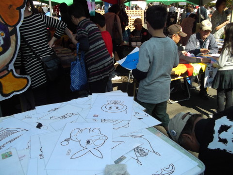 太白区民まつりで息子が凧作り工作に挑戦！