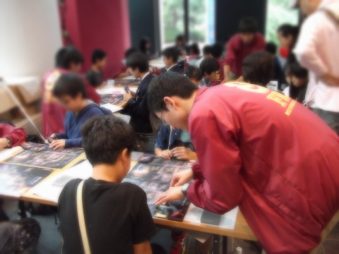 天体カードゲームの会場