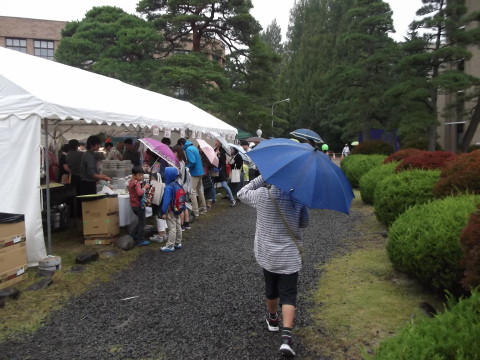 片平まつりの食べ物コーナー
