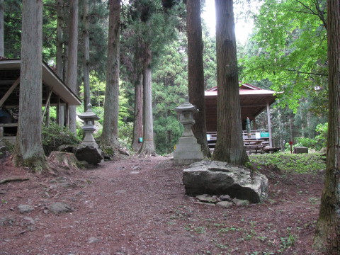 生出森八幡神社内
