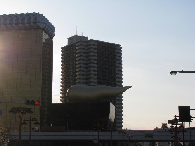 浅草駅近くにある巨大なオブジェ