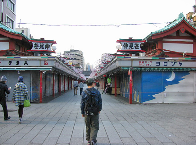 仲見世はほぼ全て閉まっていた