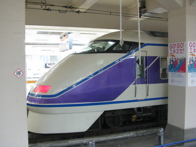 東武スカイツリーラインのホームに停まっていたかっこいい電車