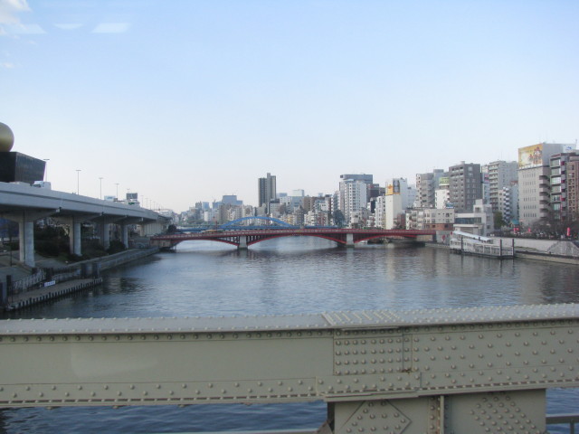 東武スカイツリーラインの車窓から見る隅田川