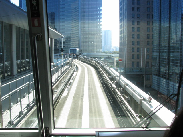 ゆりかもめの車窓から見る東京