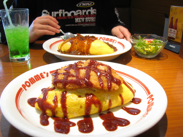 お台場にある創作オムライス「ポムの樹」で食べるオムライス