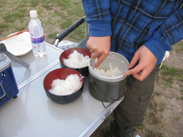 飯盒炊飯で作ったごはん