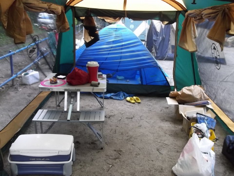 スクリーンタープの中は，こんな感じ