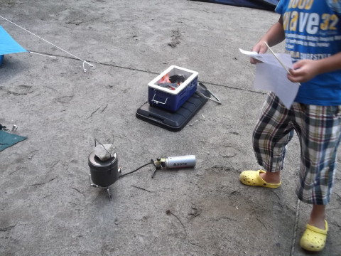 秋保二口キャンプ場でバーベキューの準備