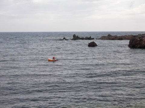 笹川流れで海水浴