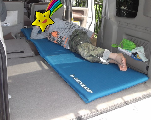 ダンロップ製キャンピングマットを車内に敷いてみた