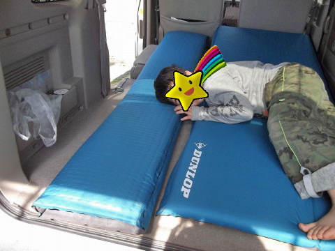 マットが半分に畳まれた状態