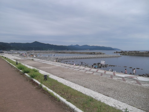 マリンパークねずがせきの人口磯と人口ビーチ