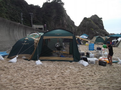ホウヤハマでテントとタープを設置した