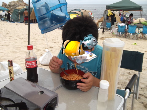 スバゲッティを食べる息子