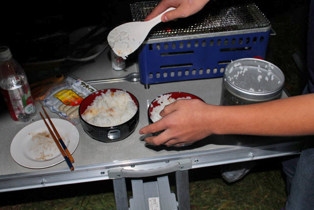 飯盒炊飯で炊けたごはん