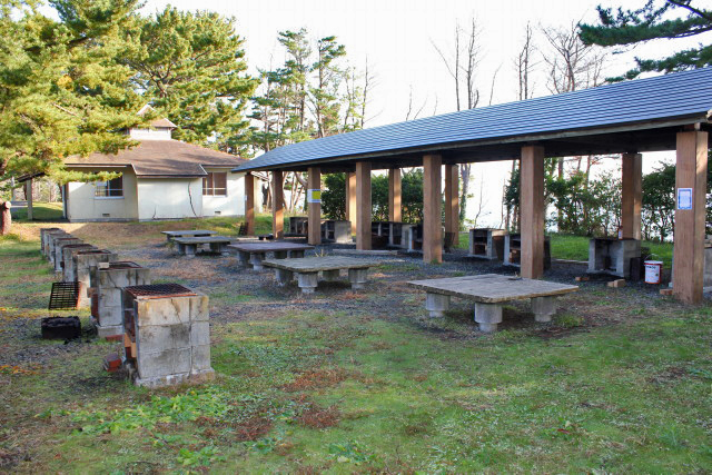 キャンプ場内のバーベキュー広場