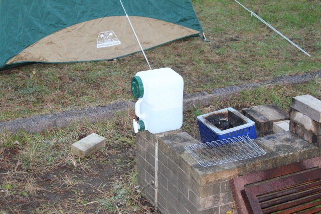 テントサイトに設置されたかまど