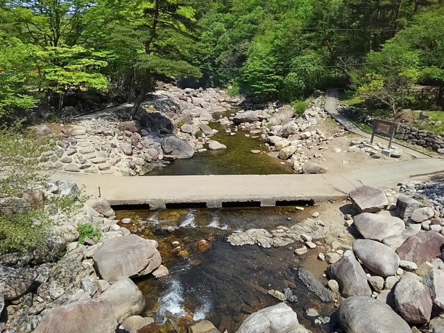 吊り橋から見る下のルート