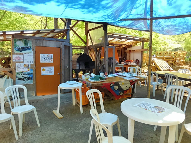 管理棟近くにあるピザ窯