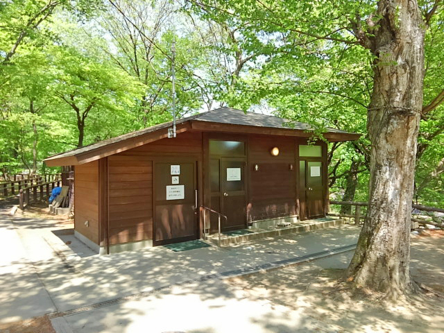 キャンプ場内にあるトイレ