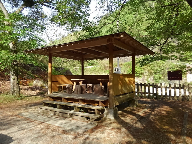 第2キャンプ場一番奥付近にある東屋