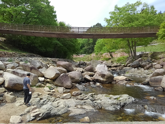 不動尊公園キャンプ場で川遊び