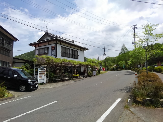 天水舎の向かいにある軽食＆お土産店