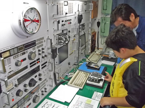 宮城丸の無線室でモールス信号をやってみる