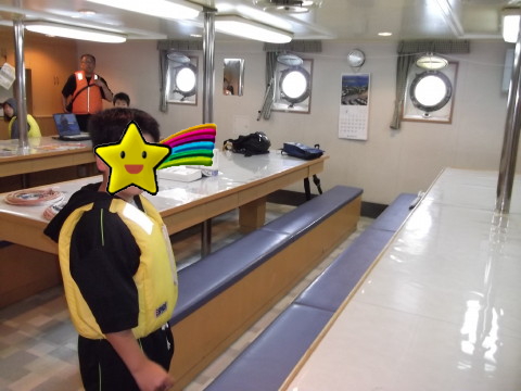 宮城丸の船内食堂