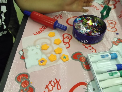 「牛乳でプラスチックを作ろう」に挑戦