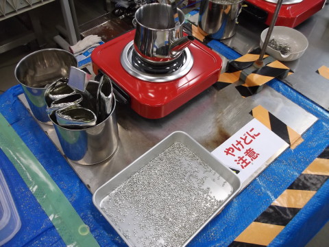 鋳物製作用の錫と溶かす道具