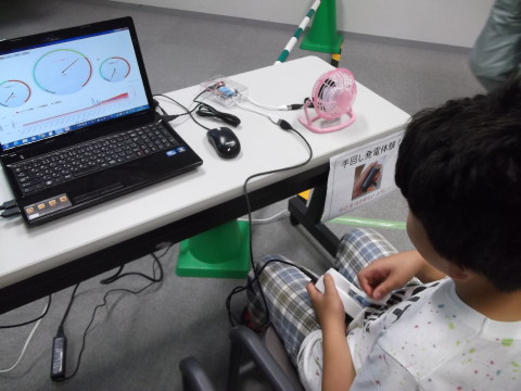 手回し発電機の充電＆放電実験