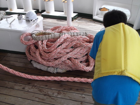 宮城丸の係留ロープ