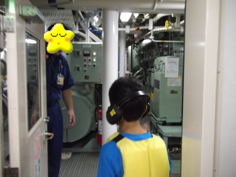 実習船「宮城丸」の機関室