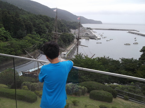 サンファン館の広場からサンファン･バウティスタ号を見る