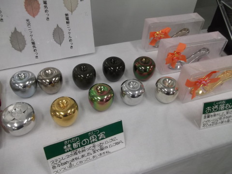 いろいろな「めっき」の展示