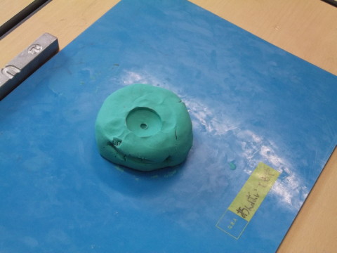 粘土に型ができた状態