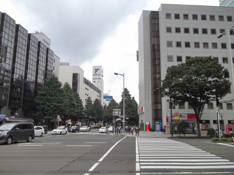 仙台フォーラスの遅角を歩く