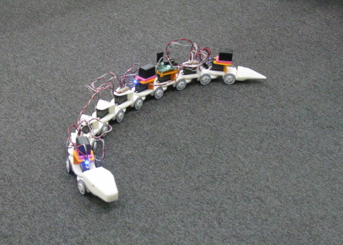 ヘビのような動きをするロボット