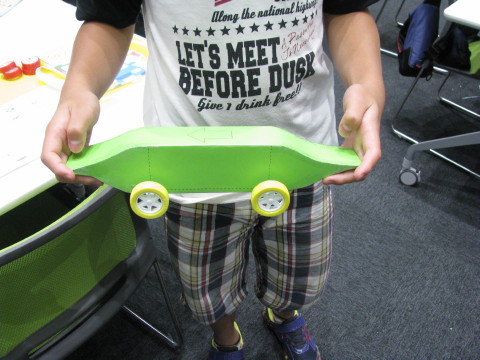 息子が作った車の模型1台目