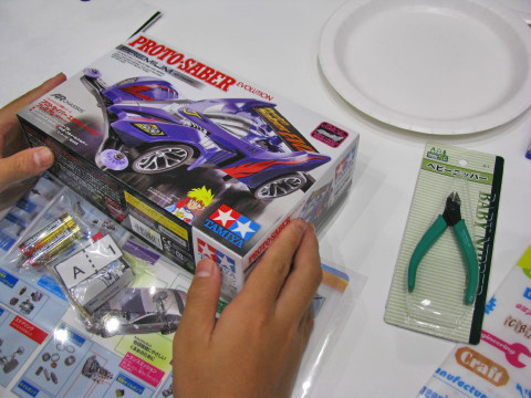 今回の製作に使うミニ四駆