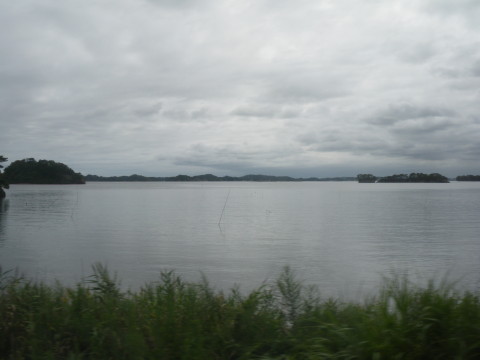 仙石線の車窓から眺める松島湾