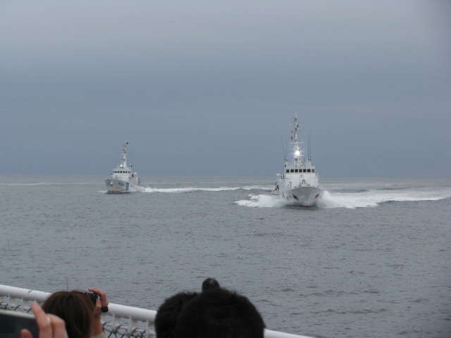 高速船隊運動訓練を行う船