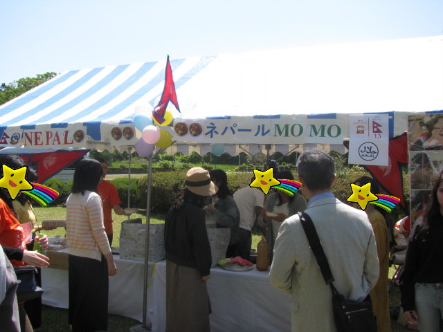 ネパールのブースでオーダーした「ネパール風餃子」