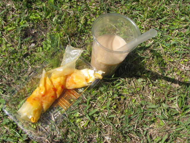 タピオカミルクティーとダンビンという台湾オムレツ