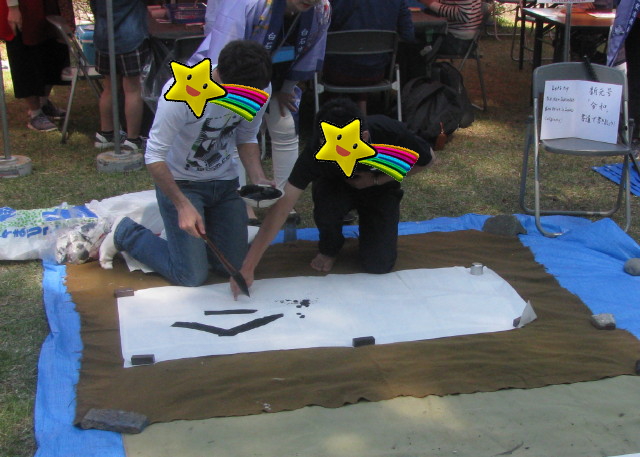 外国の人が毛筆に挑戦